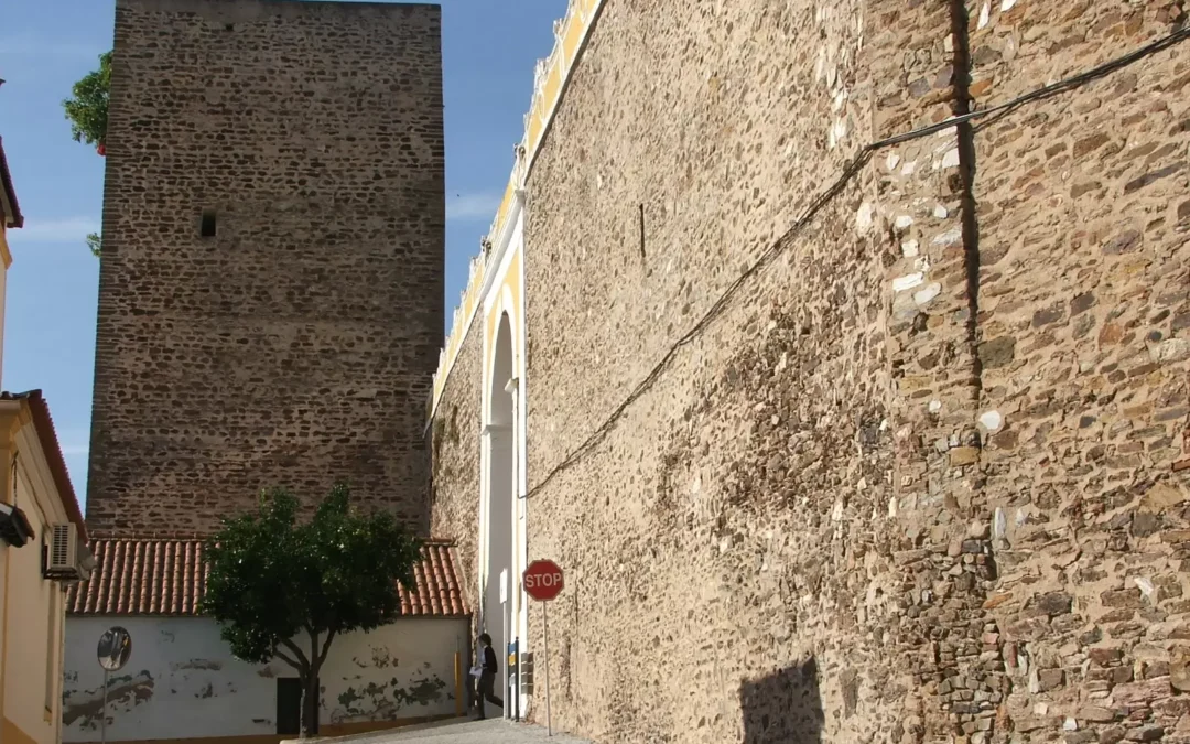 Castelo de Avis e Torre da Rainha